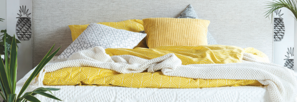 Jak tkaniny zmieniają sypialnię? Poradnik